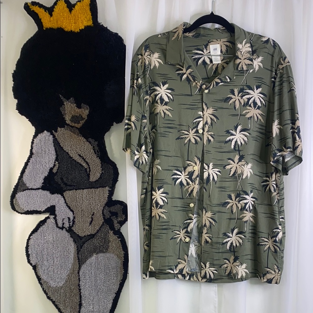 H&M Green and Cream Casual Button Down Shirt with Tropical Print